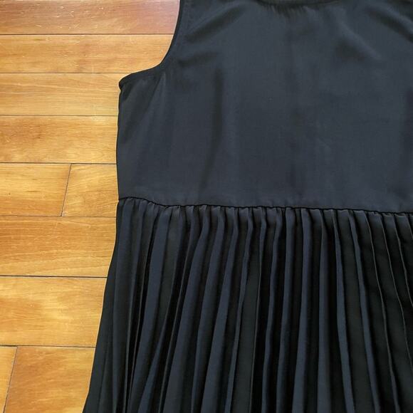NWT Mallory & Merlot Black Pleated Maxi Dress - Picture 2 of 7